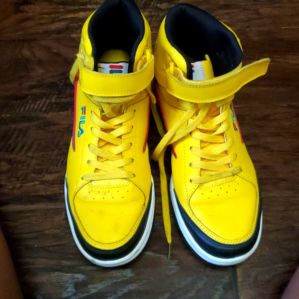 Men size 8 Fila